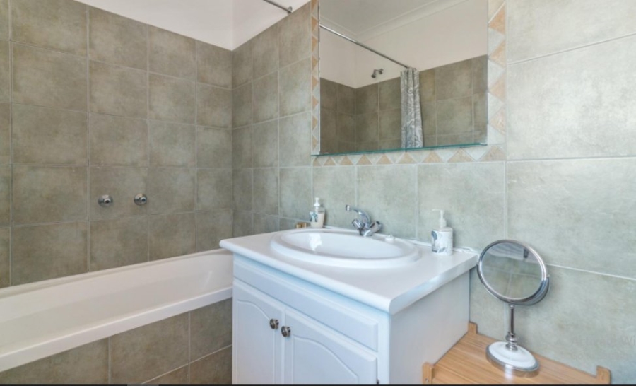 To Let 1 Bedroom Property for Rent in Three Anchor Bay Western Cape